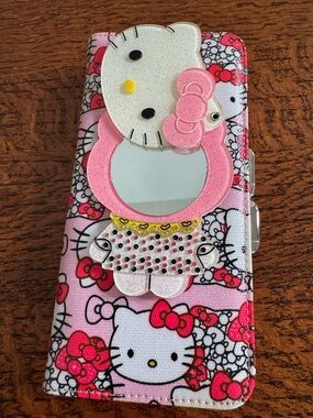 Hello Kitty Kiss Lock Long Wallet with Hidden Mirror